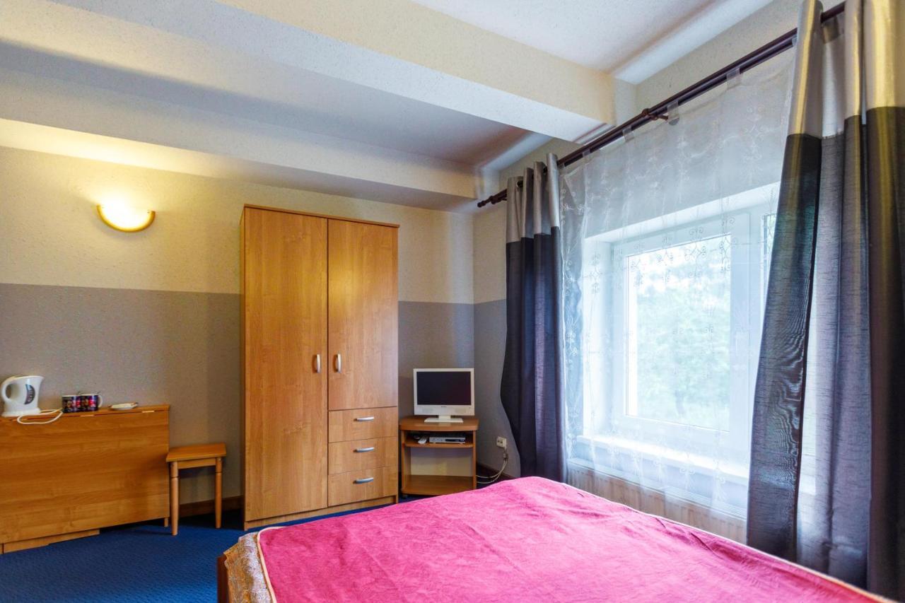 Viesu Nams “Dimantu Ferma” Hotel Ikšķile Exterior foto