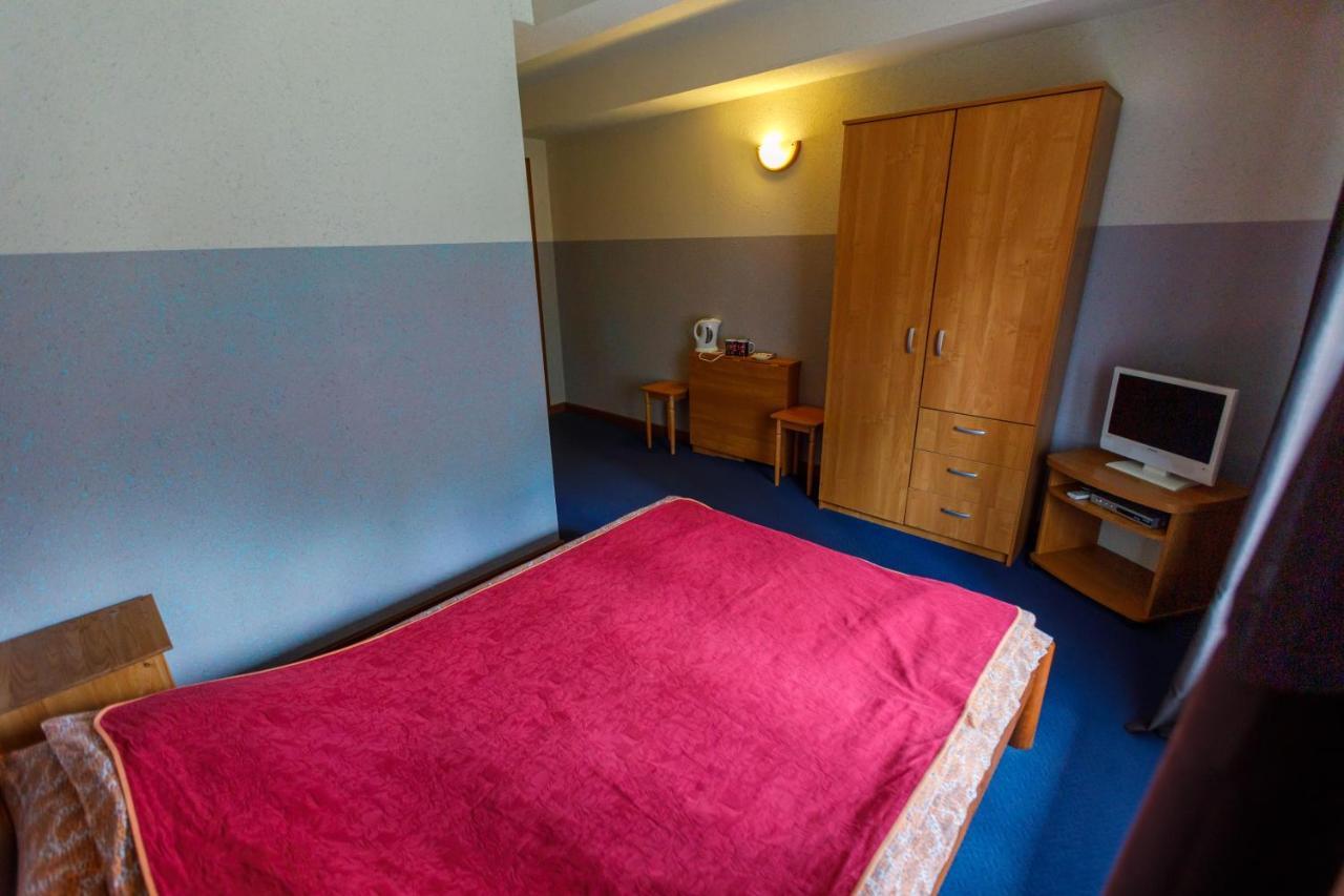 Viesu Nams “Dimantu Ferma” Hotel Ikšķile Exterior foto